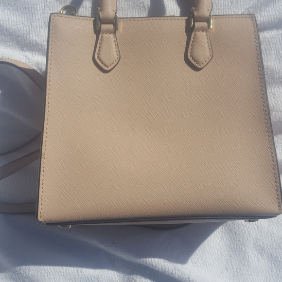 Michael Kors medium tote style purse & wallet - Picture 7 of 8